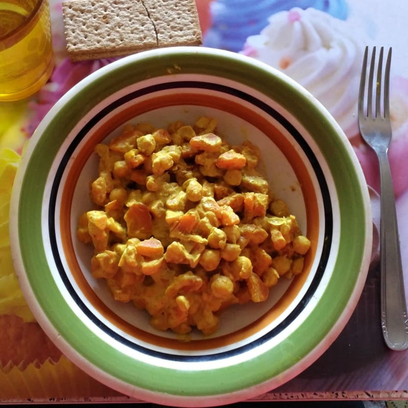 Garbanzos y zanahorias cremosas al curry