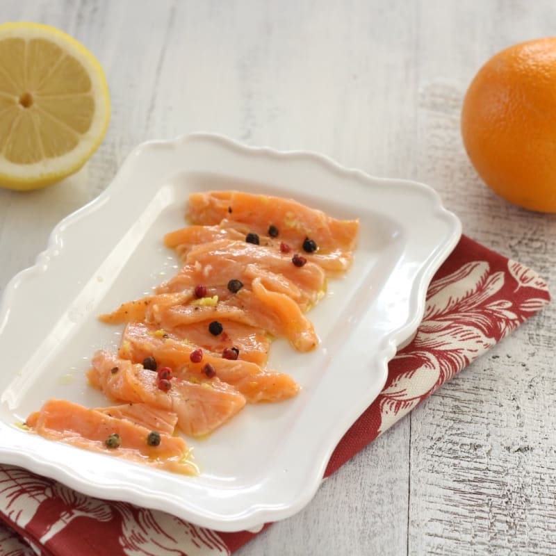 Salmon with citrus fruit in pomegranate sauce