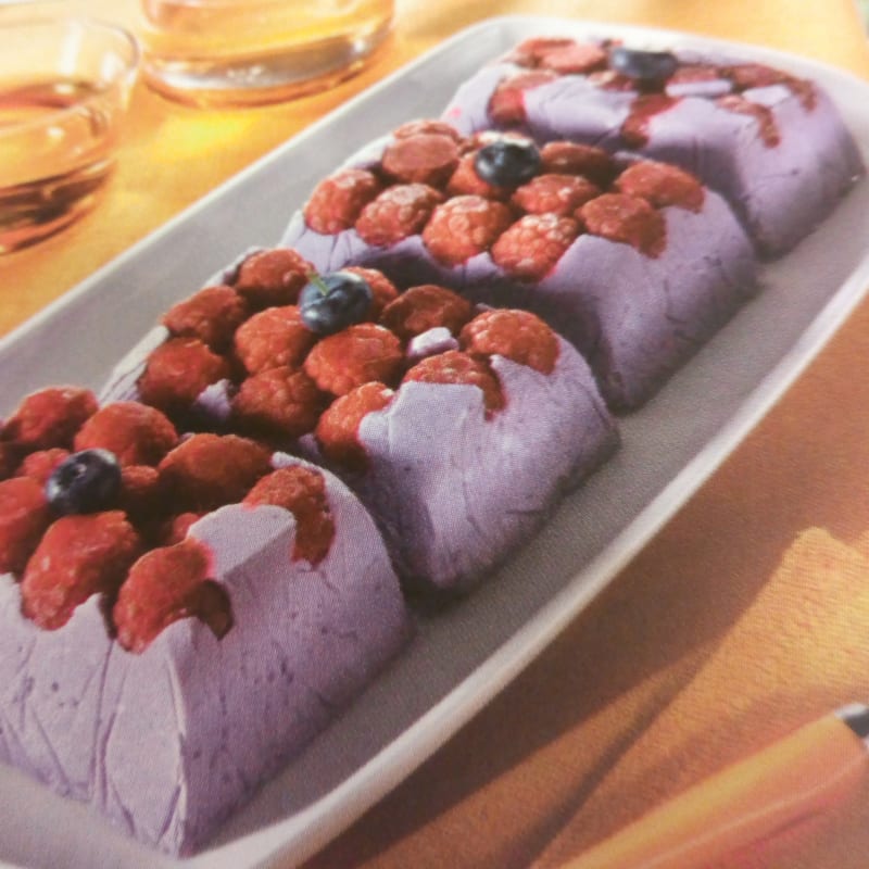 Semifreddo with blueberries and raspberries
