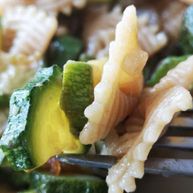 Whole wheat farfalle with zucchini