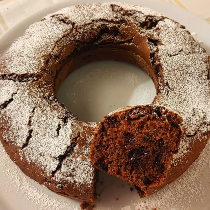 Chocolate cake with water