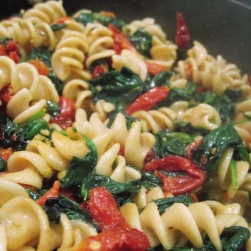 Spinach and datterini fusilli