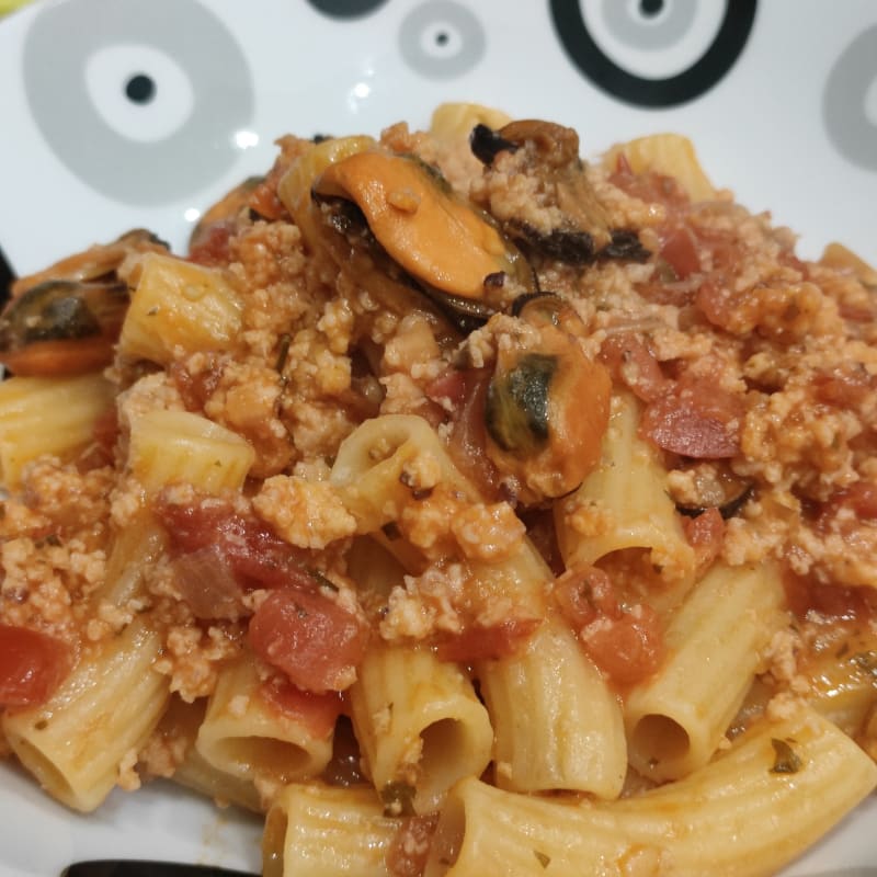 Pasta ragù di moscardini e muscoli