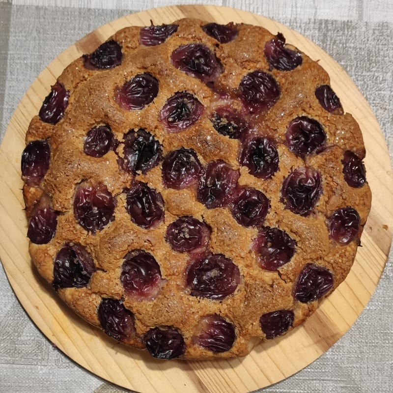 Torta con uva nera