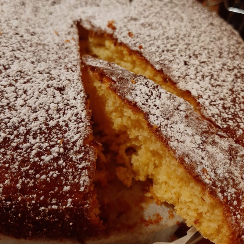 Torta semplice allo yogurt e scorza di limone