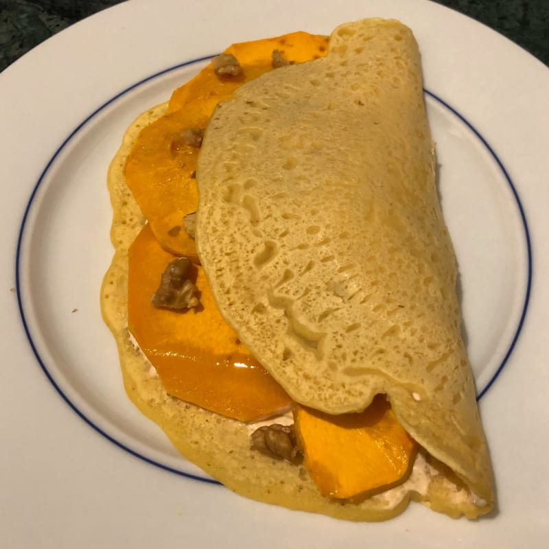 Piadina di ceci con zucca, ricotta e noci