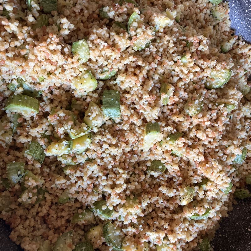 Cous cous con menta, limone e zucchine