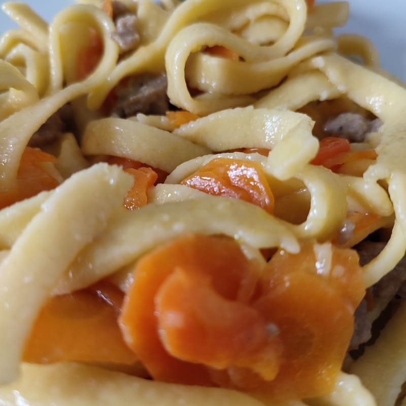 Pasta con salsicce e carote