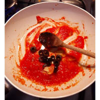 Foto preparazione Fusilli whole mushrooms and olives Foto preparazione Fusilli whole mushrooms and olives