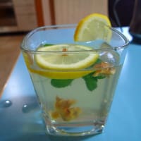 Foto preparazione Herbal tea with ginger Foto preparazione Herbal tea with ginger