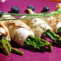 Foto preparazione Rolls of sea bream and asparagini the grain Foto preparazione Rolls of sea bream and asparagini the grain