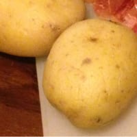 Foto preparazione Torrette di patate e prosciutto ai due formaggi Foto preparazione Torrette di patate e prosciutto ai due formaggi