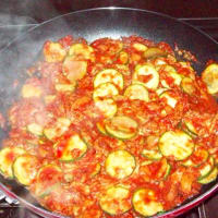 Foto preparazione Pasta with zucchini and philadelphia in pink Foto preparazione Pasta with zucchini and philadelphia in pink