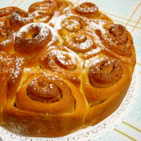 Foto preparazione Roses cake with apricot jam and almonds Foto preparazione Roses cake with apricot jam and almonds