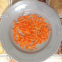 Foto preparazione Integral Fusilli with pesto sauce with carrot bed and smoked cheese Foto preparazione Integral Fusilli with pesto sauce with carrot bed and smoked cheese