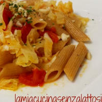 Foto preparazione Pens cabbage tomatoes and almonds Foto preparazione Pens cabbage tomatoes and almonds