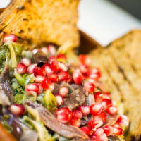 Foto preparazione Escarole with pomegranate and anchovies Foto preparazione Escarole with pomegranate and anchovies