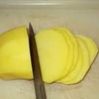 Foto preparazione Potatoes in pizza Foto preparazione Potatoes in pizza