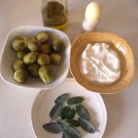 Foto preparazione Salsa brussels sprouts and sage Foto preparazione Salsa brussels sprouts and sage