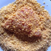 Foto preparazione turkey cutlets with roasted corn flakes Foto preparazione turkey cutlets with roasted corn flakes