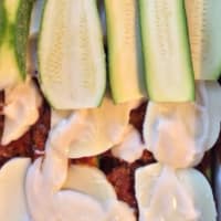 Foto preparazione Zucchini flan, meat sauce with spices and smoked cheese Foto preparazione Zucchini flan, meat sauce with spices and smoked cheese