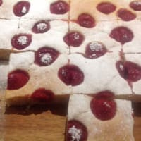 Foto preparazione Torta schiacciata ai lamponi e cioccolato bianco Foto preparazione Torta schiacciata ai lamponi e cioccolato bianco