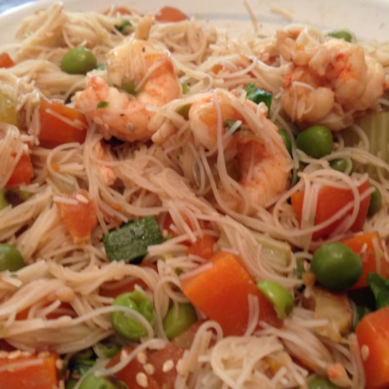 Foto Ricetta Soy spaghetti with vegetables and shrimps Foto Ricetta Soy spaghetti with vegetables and shrimps