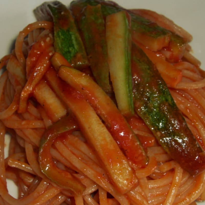 Foto Ricetta Spaghetti Amatriciana with zucchini Foto Ricetta Spaghetti Amatriciana with zucchini