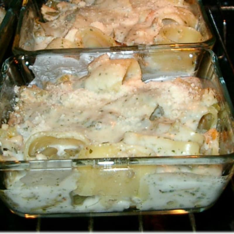 Foto Ricetta Small bowl of pasta with sauce au gratin with artichokes Foto Ricetta Small bowl of pasta with sauce au gratin with artichokes
