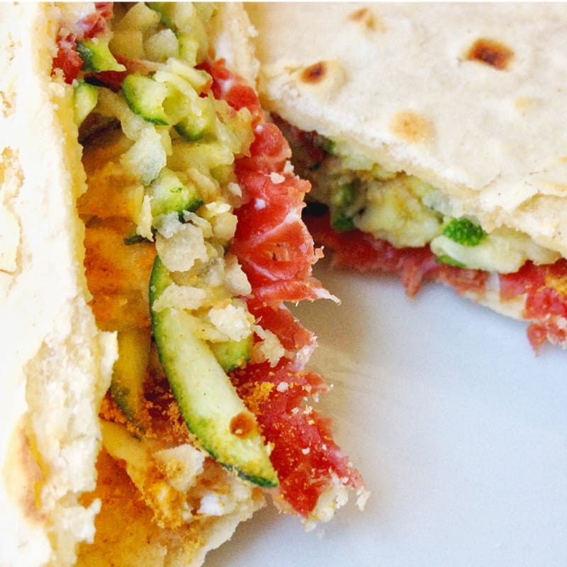 Foto Ricetta Piadina Kamut bresaola, ricotta and lemon julienne zucchini Foto Ricetta Piadina Kamut bresaola, ricotta and lemon julienne zucchini