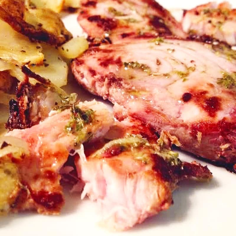 Foto Ricetta Swordfish salmoriglio and tasty baked potatoes Foto Ricetta Swordfish salmoriglio and tasty baked potatoes