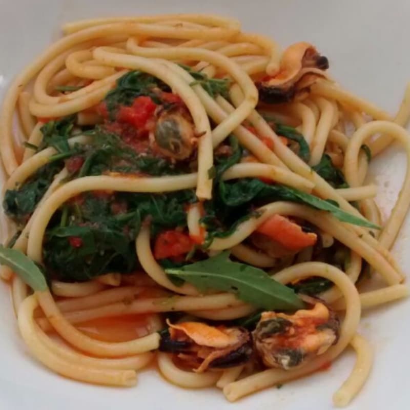Foto Ricetta Bucatini con cozze e rucola di campo Foto Ricetta Bucatini con cozze e rucola di campo
