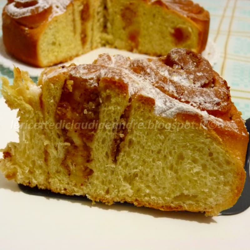 Foto Ricetta Roses cake with apricot jam and almonds Foto Ricetta Roses cake with apricot jam and almonds