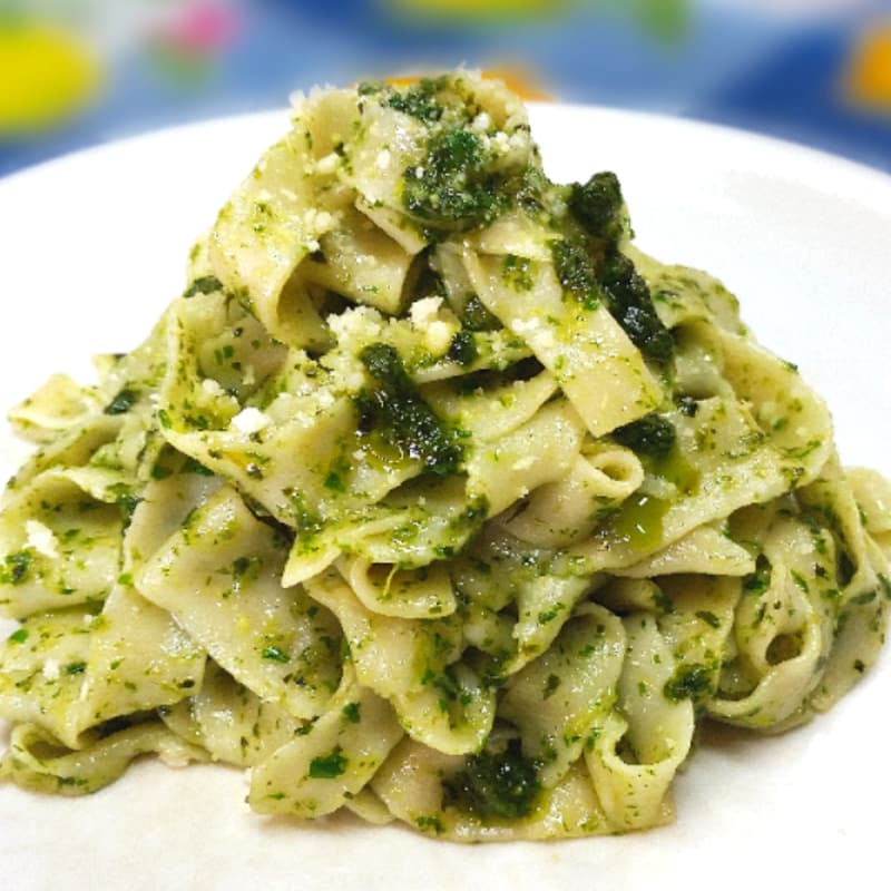Foto Ricetta fresh noodles without eggs with arugula pesto and basil Foto Ricetta fresh noodles without eggs with arugula pesto and basil