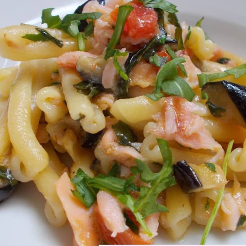 Foto Ricetta Homemade salmon with eggplant and arugula Foto Ricetta Homemade salmon with eggplant and arugula