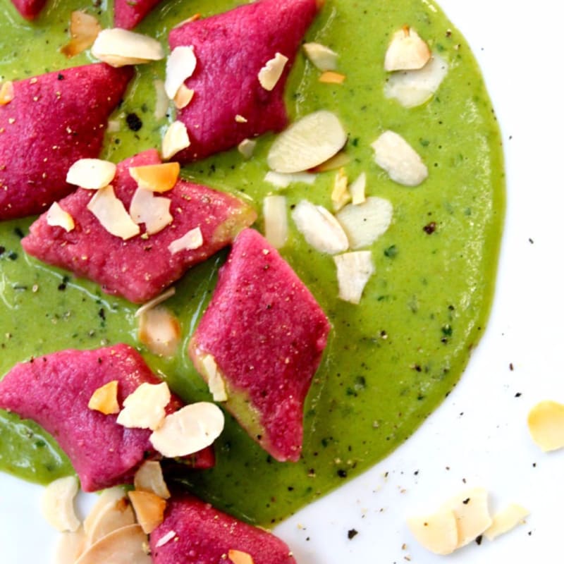 Foto Ricetta spicy beet gnocchi with roasted almonds and cream Sexy veg Foto Ricetta spicy beet gnocchi with roasted almonds and cream Sexy veg
