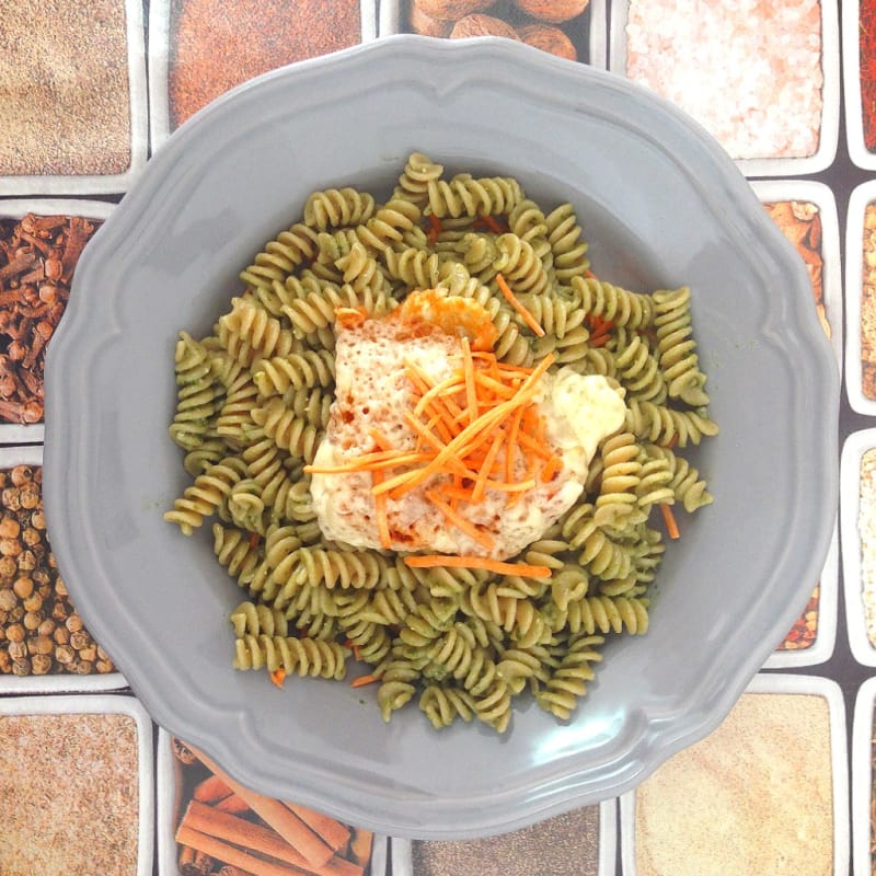 Foto Ricetta Integral Fusilli with pesto sauce with carrot bed and smoked cheese Foto Ricetta Integral Fusilli with pesto sauce with carrot bed and smoked cheese