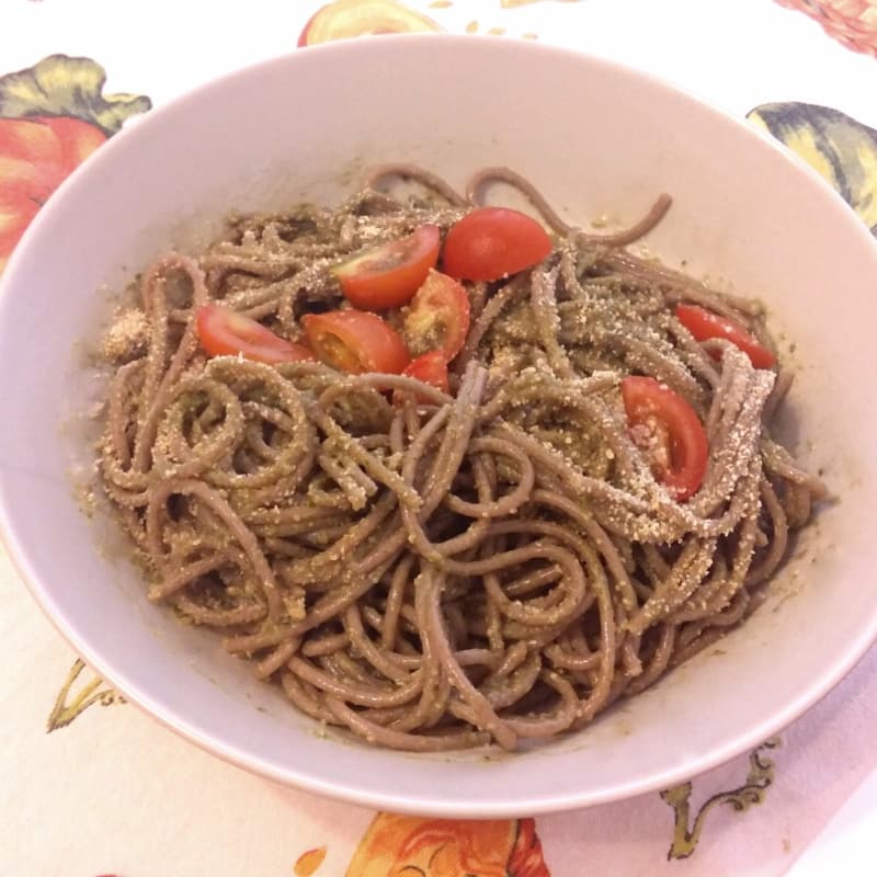 Foto Ricetta Spaghetti pesto e pomodorini Foto Ricetta Spaghetti pesto e pomodorini