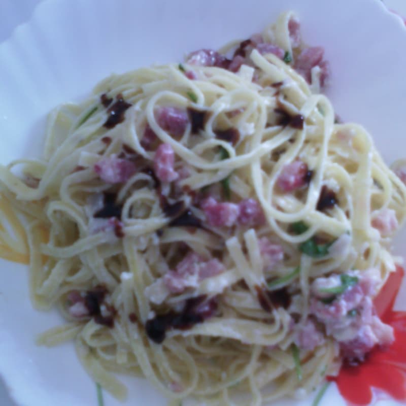 Foto Ricetta Tagliolini con tropea, pancetta e rucola Foto Ricetta Tagliolini con tropea, pancetta e rucola