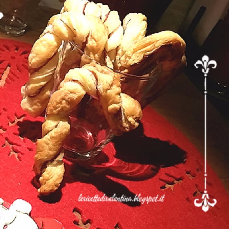 Foto Ricetta Christmas-sticks of puff pastry and bacon Foto Ricetta Christmas-sticks of puff pastry and bacon