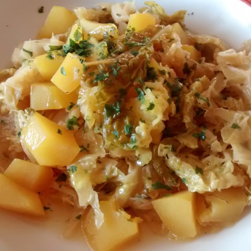 Foto Ricetta Verza stew with potatoes and saffron Foto Ricetta Verza stew with potatoes and saffron