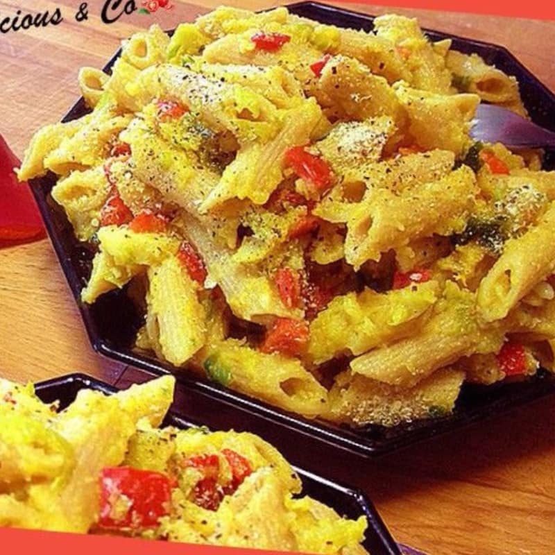 Foto Ricetta Penne con purè di sedano rapa, cavoletti di bruxelles e peperone rosso Foto Ricetta Penne con purè di sedano rapa, cavoletti di bruxelles e peperone rosso