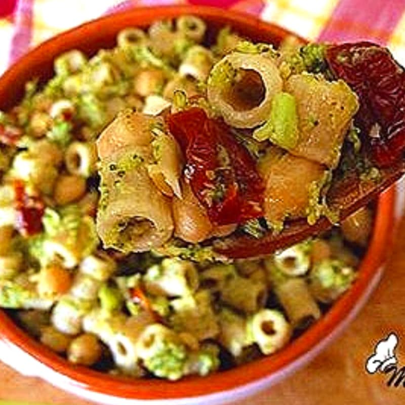 Foto Ricetta Pasta integrale con broccoli, ceci e pomodori secchi Foto Ricetta Pasta integrale con broccoli, ceci e pomodori secchi