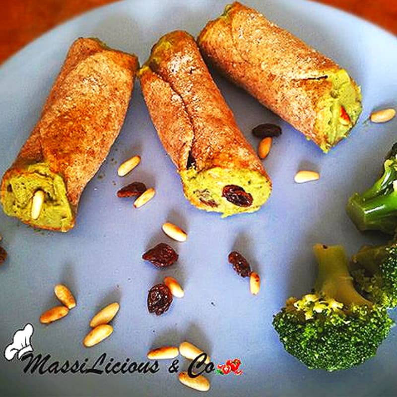 Foto Ricetta Cannoli con crema di broccoli, uvetta e pinoli Foto Ricetta Cannoli con crema di broccoli, uvetta e pinoli