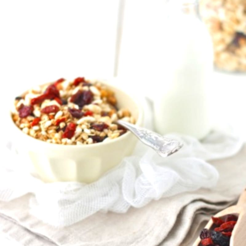 Foto Ricetta Granola nuts, red fruits, goji and almonds Foto Ricetta Granola nuts, red fruits, goji and almonds