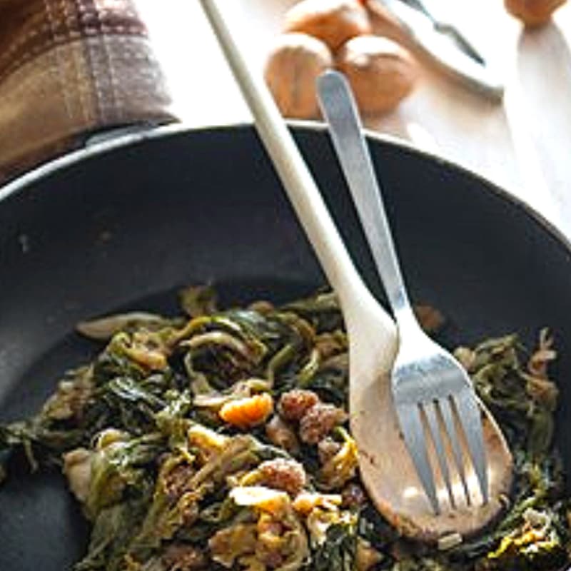 Foto Ricetta Escarole, walnuts and mulberries Foto Ricetta Escarole, walnuts and mulberries