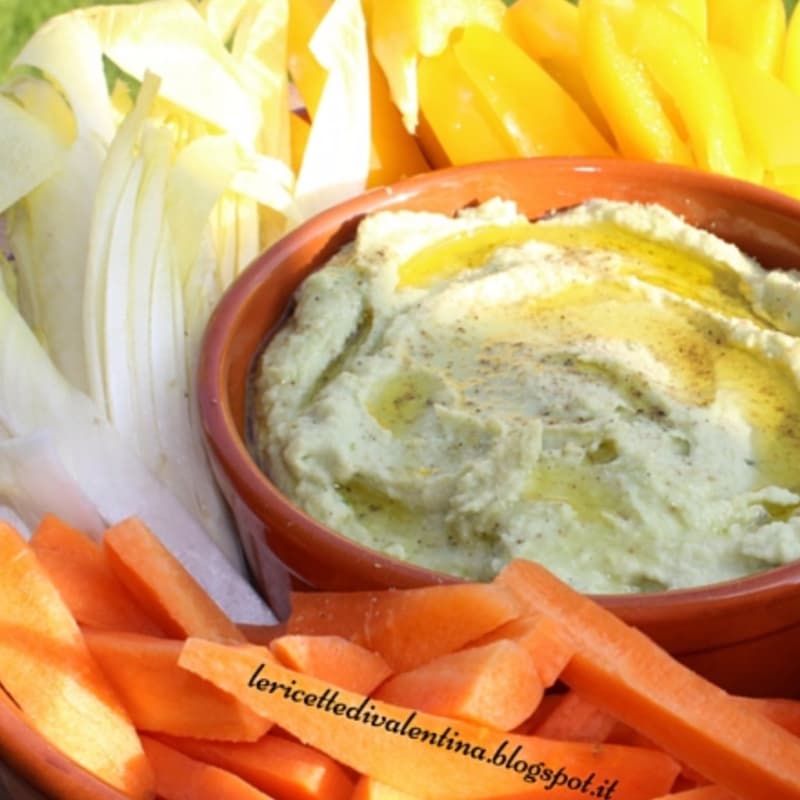 Foto Ricetta Hummus avocado and white beans with crisp vegetables Foto Ricetta Hummus avocado and white beans with crisp vegetables