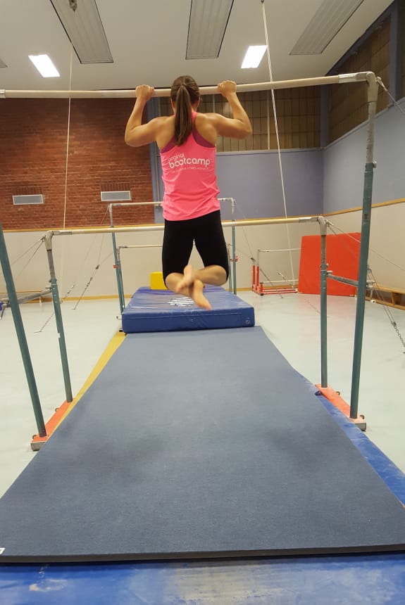 outdoor fitnesstraining bootcamp mainz Maike in der Turnhalle