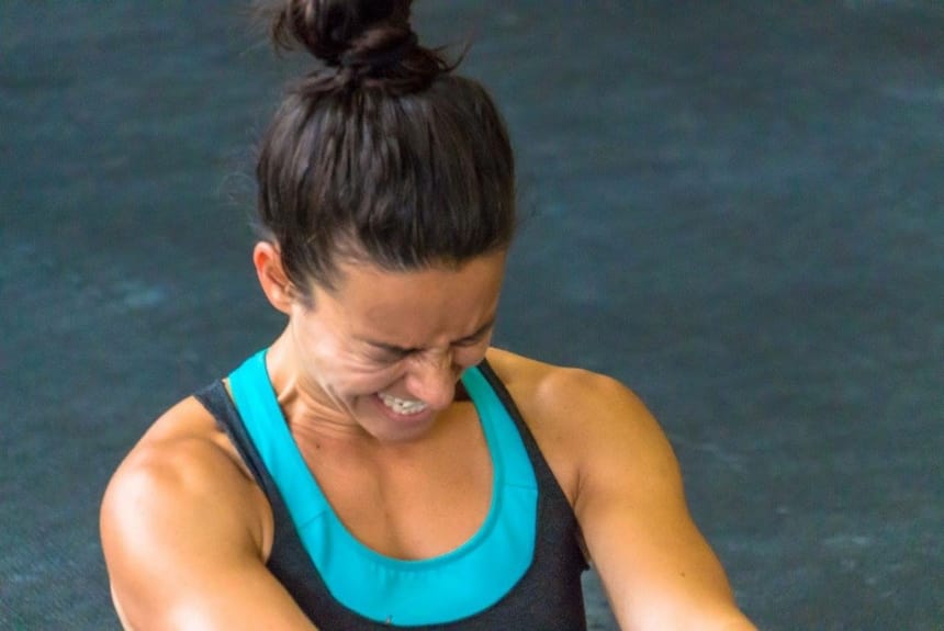 Eine Personal Trainerin, die Vollgas gibt Eine Personal Trainerin, die Vollgas gibt