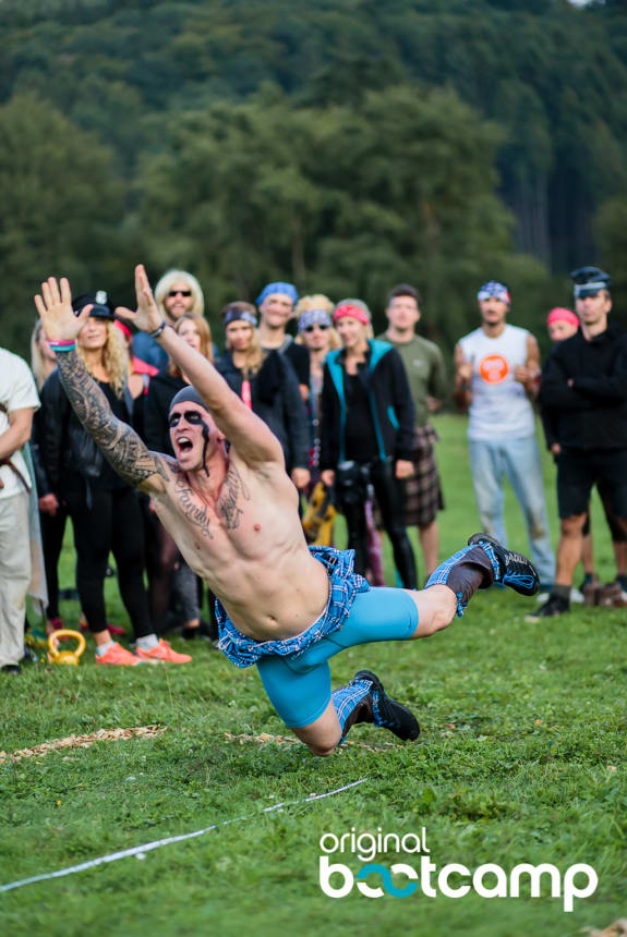 Beim Kettlebell Weitwurf Beim Kettlebell Weitwurf